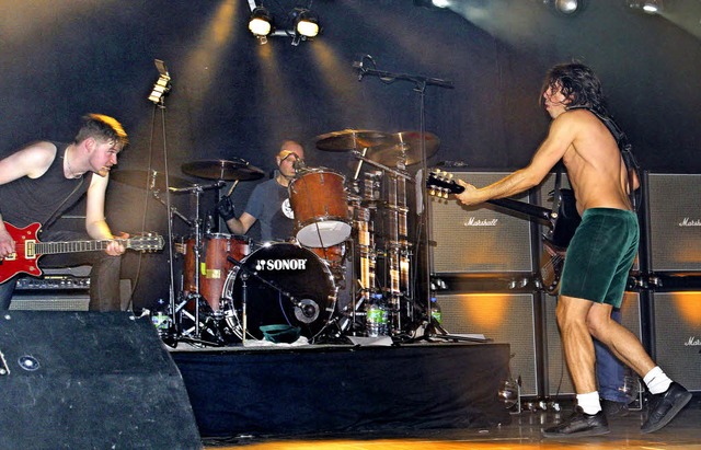 Die AC/DC Coverband Barock spielt im Oktober in den Donauhallen.   | Foto: Christa Maier