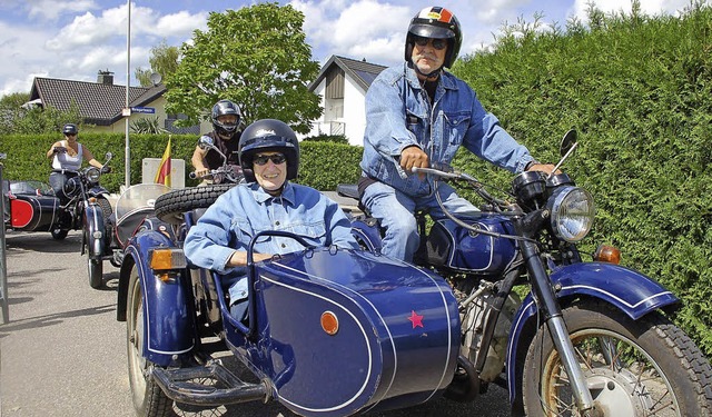 Gnter &#8222;Gassi&#8220; Gassmann  (...nen 85-jhrigen Vater im Seitenwagen.   | Foto: (2) barbara rderer