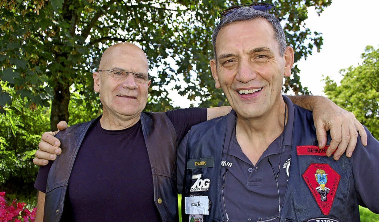 Wiedersehen nach gut 30 Jahren: Willi Gnacke (rechts) und Hansi Mayr.  | Foto: Barbara Röderer