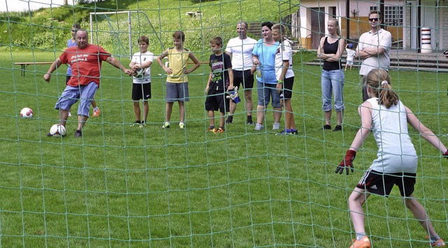 Viel Spa hatten Gro und Klein beim b...milientag im Sandgrble in Gndlingen.  | Foto: chistine weirich