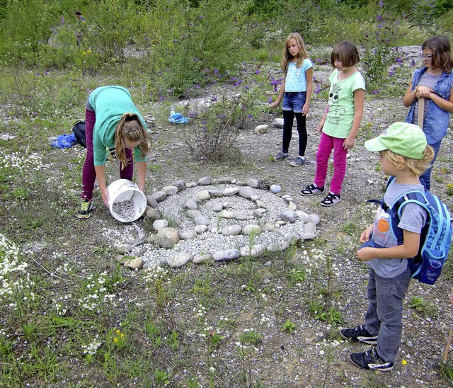 Kreativ zeigten sich die Kinder in der Kiesgrube.   | Foto: ZVG