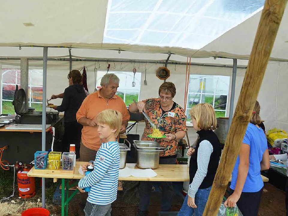 Mittagessen gehrt zum Zirkusleben dazu  | Foto: Artur Just