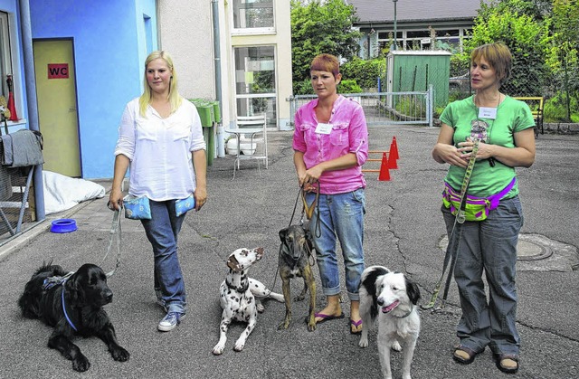 Svenja Kre, Inhaberin &#8222;dogs-com...nden beim Therapietag fr Behinderte.   | Foto: Polath