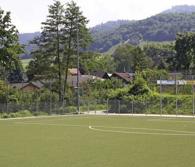 Die Sportanlage in Ballrechten-Dottingen grenzt unmittelbar an die Wohnbebauung.  | Foto: Model