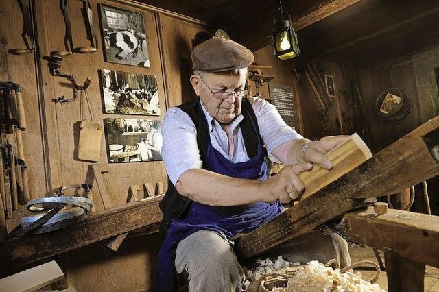 Bauernmarkt und Holzschnefler