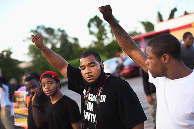 Todesschsse auf schwarzen Teenager: Unruhen halten an