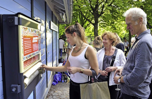 Ein Wortautomat steht seit Dienstag am...hrebahnhof und entzckt die Menschen.   | Foto: Thomas Kunz