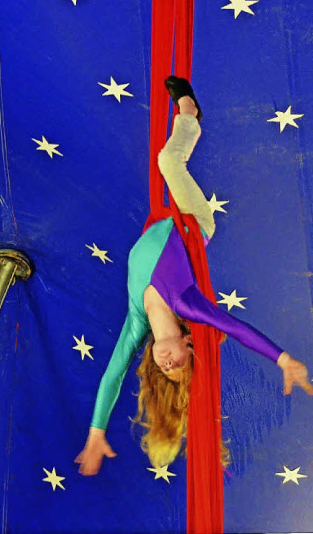 Zirkusreife Prsentation: Kinder zeigen Akrobatik.   | Foto: Artur Just