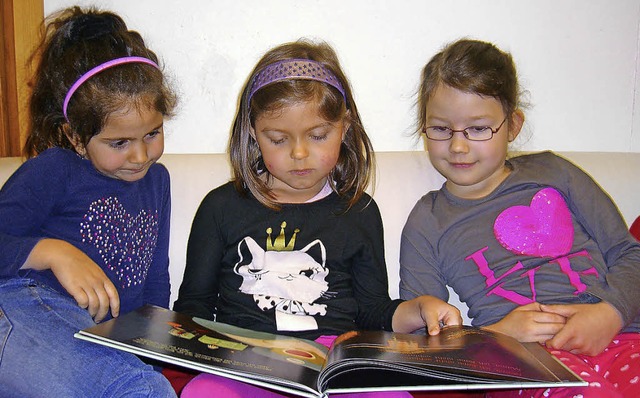 Zweisprachige Bilderbcher werden in d...frderung im Kindergarten eingesetzt.   | Foto: zvg