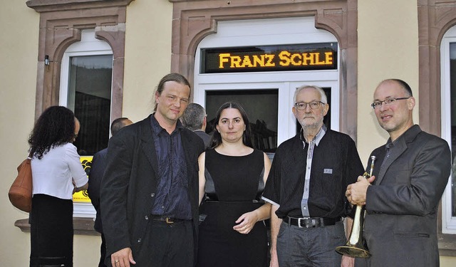 Tim Otto Roth, Miriam Seidler, Willi K...rnhard Mnchbach vor der Installation   | Foto: robert ullmann