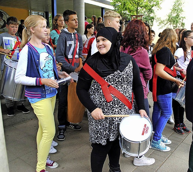 Auch nach den Sommerferien wollen die ...iter mit Samba-Rhythmen weitermachen.   | Foto: Friederike Zimmermann