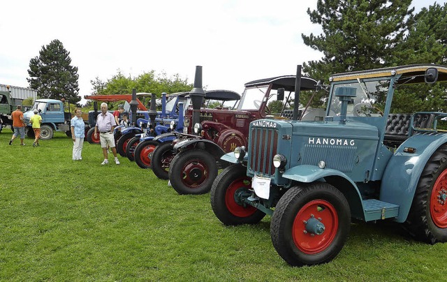 Schlepper, Bulldogs, Unimogs &#8211; H... 150 Teilnehmer kamen nach Altenheim.   | Foto: dieter fink