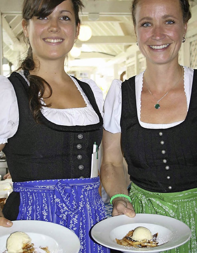 Die &#8222;Mhle&#8220;-Crew servierte...stens gelaunt bayrische Spezialitten.  | Foto: privat