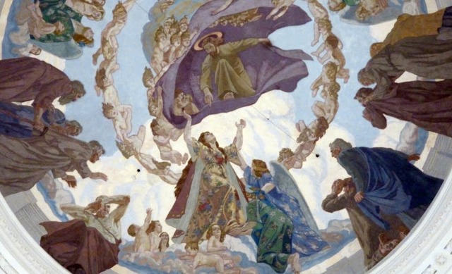 Das Bild in der Domkuppel zeigt Maria,...von Jesus in den Himmel gezogen wird.   | Foto: Thomas Mutter