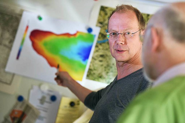 Der Geologe Martin Wessels (links) koordiniert die Bodenseevermessung.  | Foto: dpa