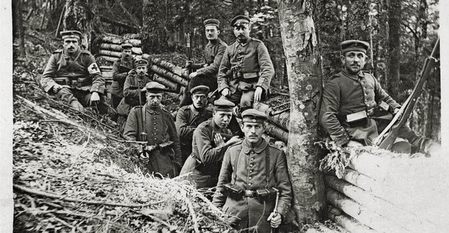 Stellung in den Vogesen 1915: Friedric... (obere Reihe,  links) mit Kameraden.   | Foto: Privat