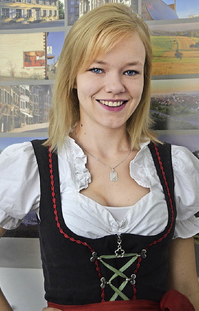 Am Sonntag im Dirndl servieren, auch das macht Lisa Rske Freude.  | Foto: Ingrid Bhm-Jacob