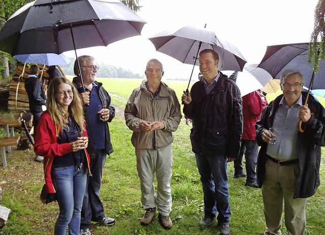 Mit der typischen Ausstattung fr dies... der Kreis-CDU in Dachsberg unterwegs.  | Foto: privat