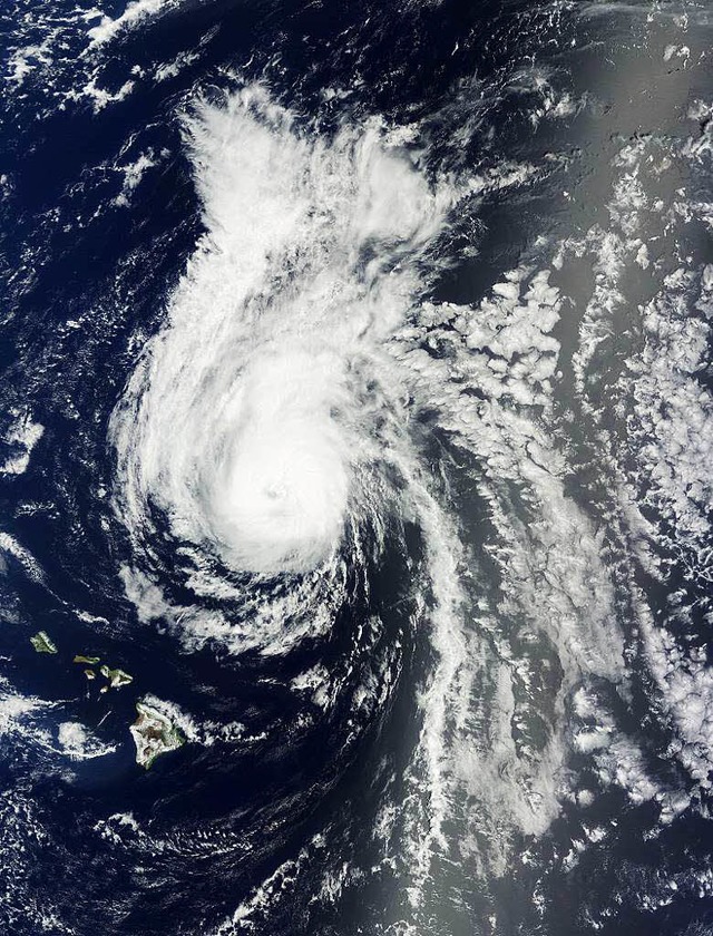Satellitenbild vom Hurrikan Julio, der Hawaii traf.   | Foto: AFP