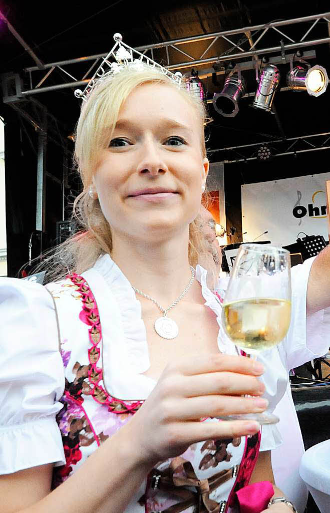 Prosit auf das Weinfest: Breisgauer  Weinprinzessin Isabella Vetter.