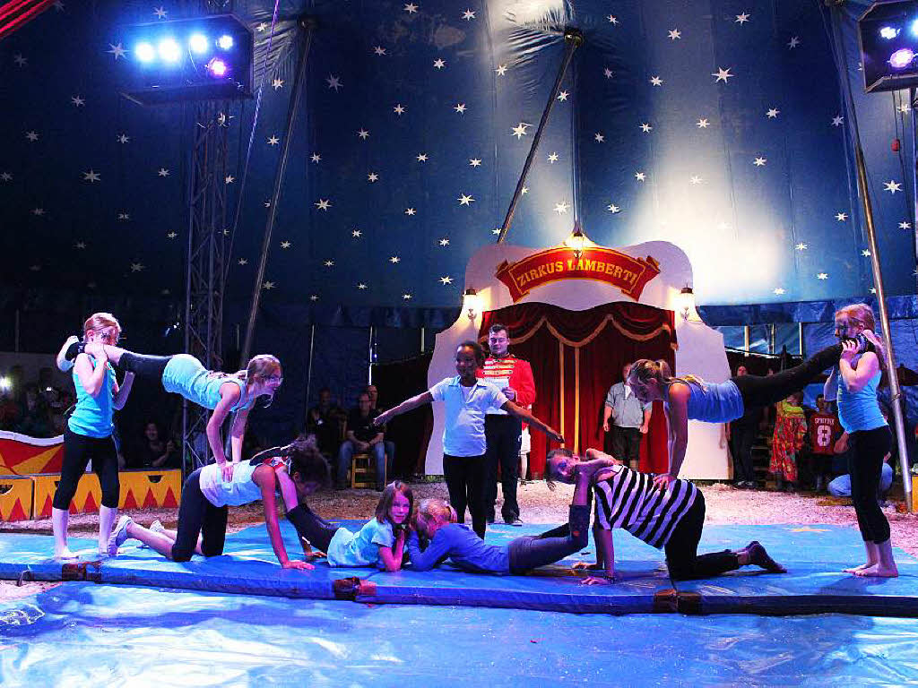 Beeindruckend waren die Zirkusdarbietungen der Kinder, entsprechend gro war daher am Ende auch der verdiente Applaus.