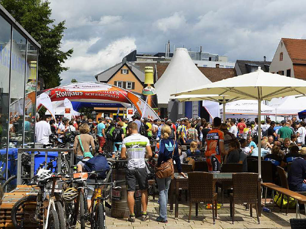 Der Marktplatz in Offenburg war am Sonntag ein einzigartige Mountainbike-Hochburg.