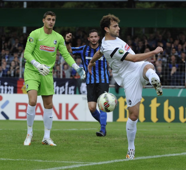 Freiburg (in wei und grn) tat sich anfangs in Trier sehr schwer.  | Foto: Achim Keller