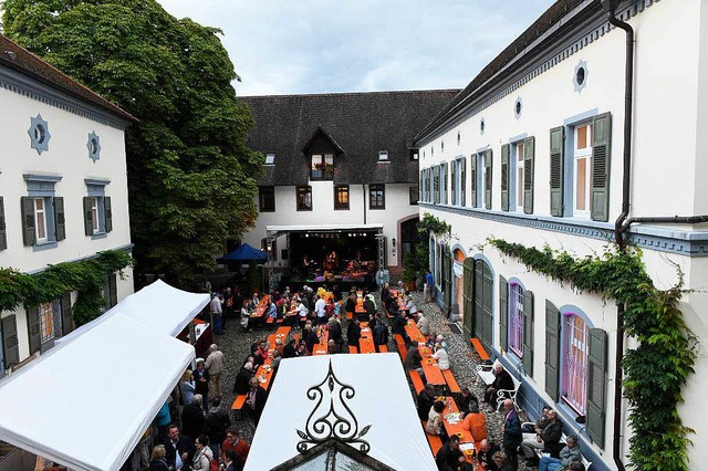 Trotz Regenschauer kamen viele Menschen in die beiden Mllheimer Museen.   | Foto: Volker Mnch