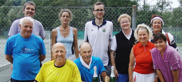 Das Jubilumsturnier des Tennisclubs W...er von links), der Platz drei belegte.  | Foto: Wolf Meineck