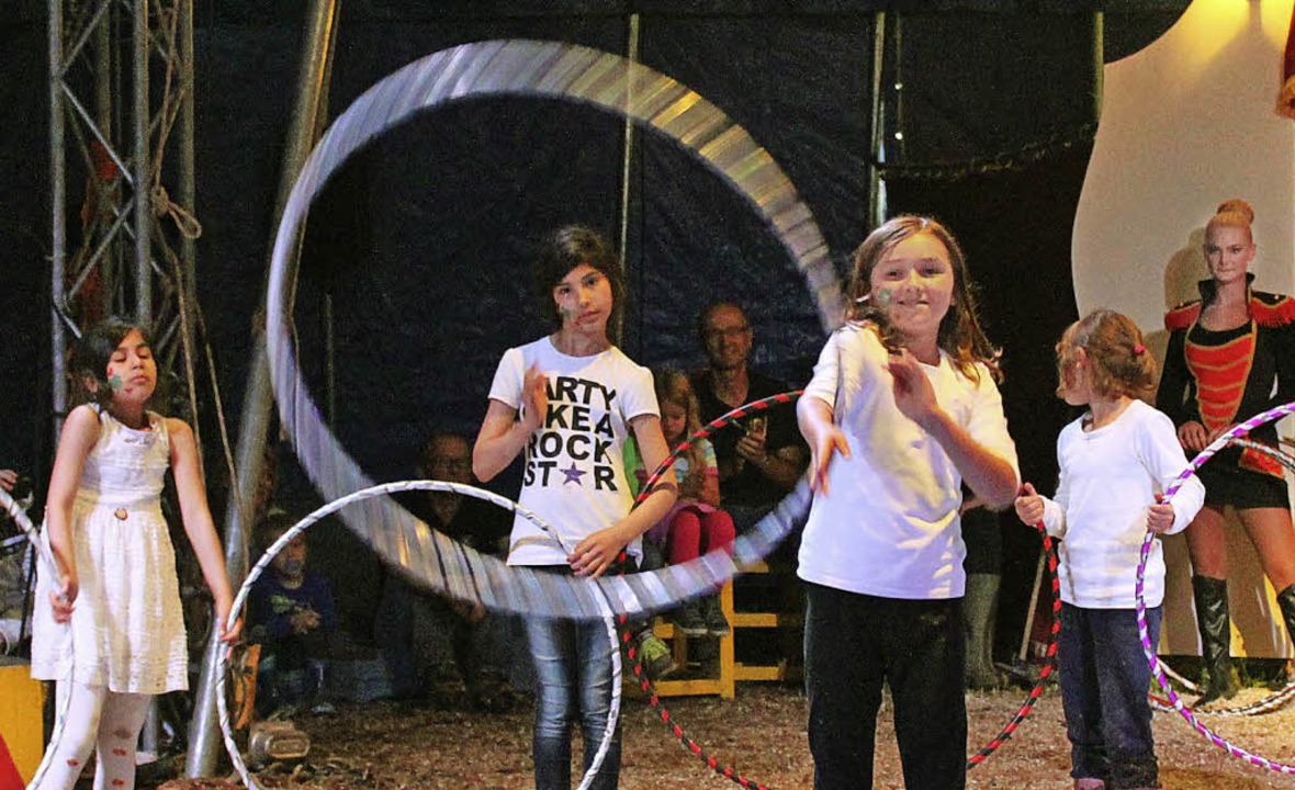 Die &#8222;Hulla-Kids&#8220; vollbrach...ss sie mit Tauben umzugehen versteht.   | Foto: Anja Bertsch