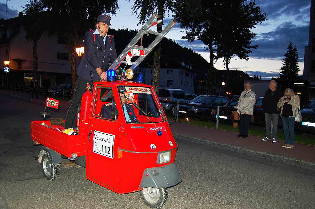 Das Comedy-Duo Picco Bello mit seinem Mini-Feuerwehrauto.