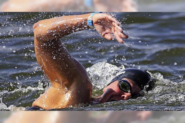 Freiwasserschwimmer hoch zufrieden