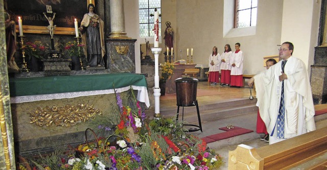 Anlsslich der 100-jhrigen Jubilums ...altar in der Pfarrkirche St. Hilarius.  | Foto: Reiner Merz