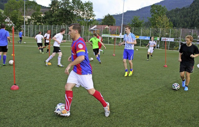 Ballarbeit und bungen, um mit Dribbli...istern:   Training beim FC Simonswald.  | Foto: Karin Heiss
