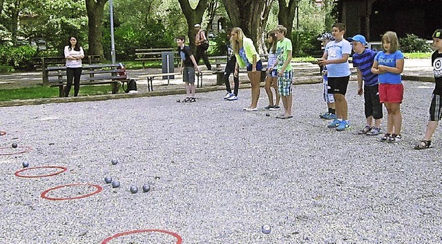 Der Verein Boule 13 Waldkirch beteilig...r an der Ferienspielaktion der Stadt.   | Foto: Jutta Beckmann