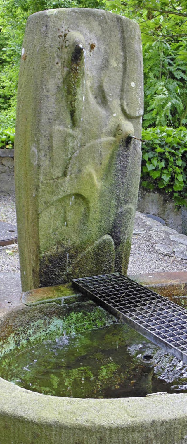 Von Leonhard Eder stammt die Stele des Brunnens auf dem  Friedhof von Murg.    | Foto: Michael Gottstein