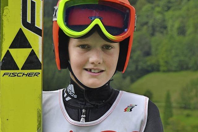 Sporttaschen voller mit Überraschungen für den Skisprung-Nachwuchs