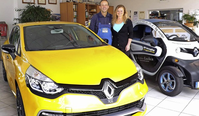 Rainer und Conny Lauber betreiben das Renault-Autohaus in Htten.   | Foto: am