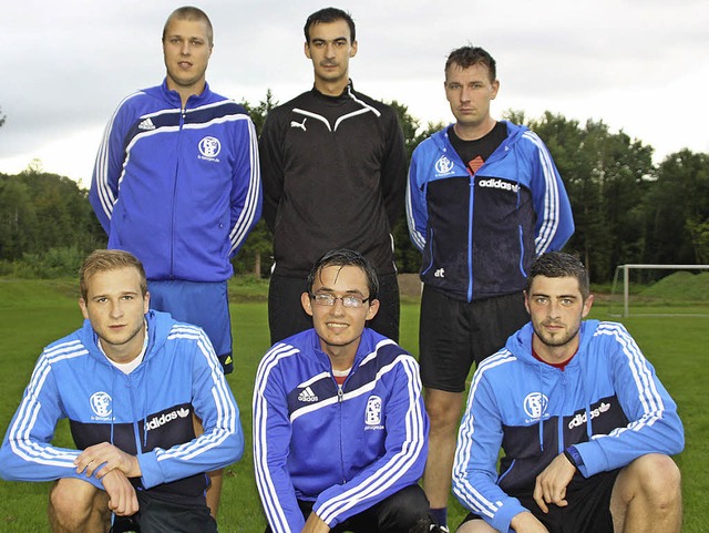 Beim FC Binzgen hat Dennis Sutter (hin...d  ebenfalls neu im Kreisliga-B-Kader.  | Foto: Jrn Kerckhoff