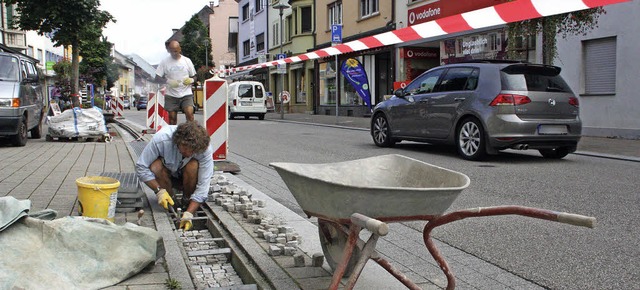 Auf der Hauptstrae in Wehr haben die Bauarbeiten begonnen.   | Foto: Jrn Kerckhoff