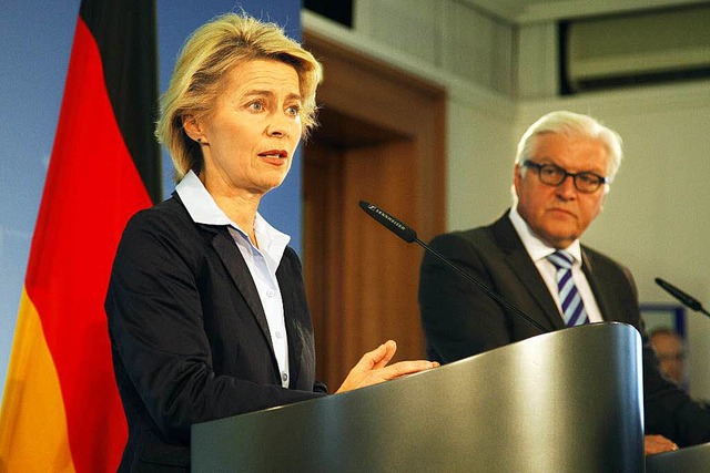 Verteidigungsministerin Ursula von der... Auenminister Frank-Walter Steinmeier  | Foto: afp