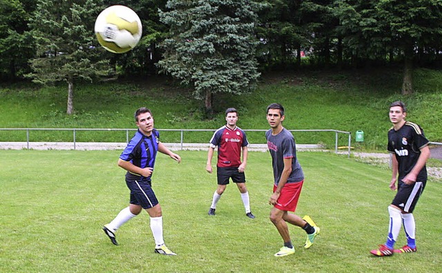 Dort ist der Ball: Training der Ersten...utach-Bleibach im Schnwasen-Stadion.   | Foto: Karin Heiss
