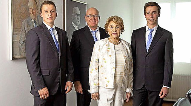 Gudrun Stiegelmann, ihren Sohn Ren St...l Marcel (links) und Pascal (rechts).   | Foto: privat