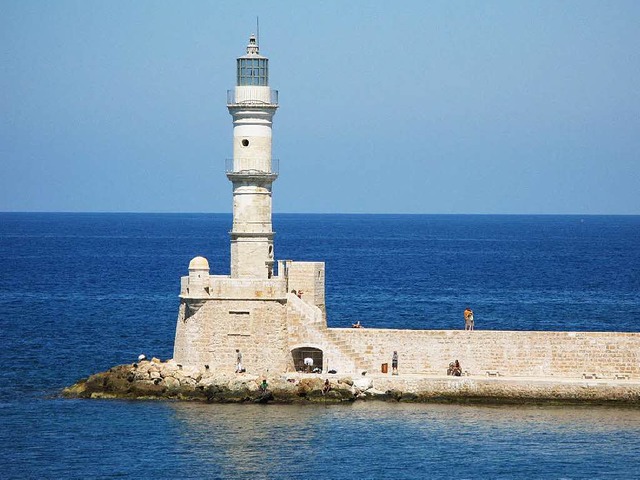 Unverstellter Blick aufs Meer &#8211; ein Leuchtturm auf Kreta  | Foto: dpa