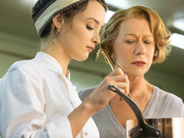 Marguerite (Charlotte Le Bon) und Madame Mallory (Helen Mirren)  | Foto: dpa