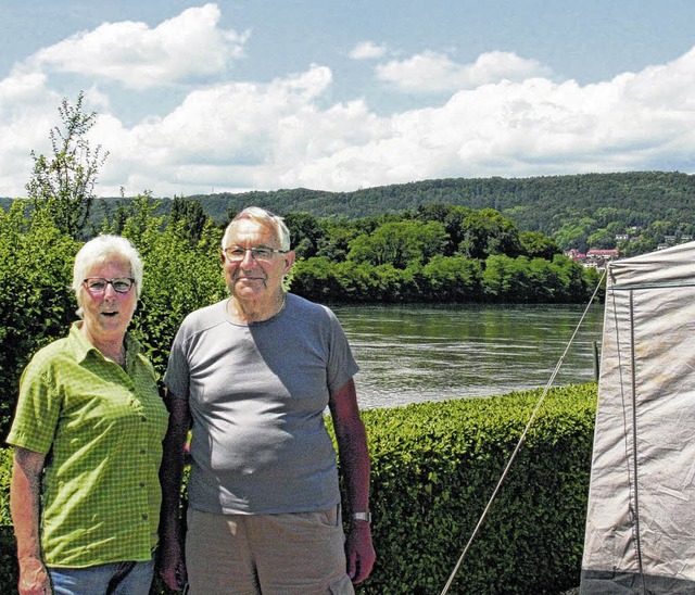 Das Ehepaar Hug aus Luzern ist auf Dur...iter ins Schweizer Jura. Bild: Lindner  | Foto: Johanna Lindner