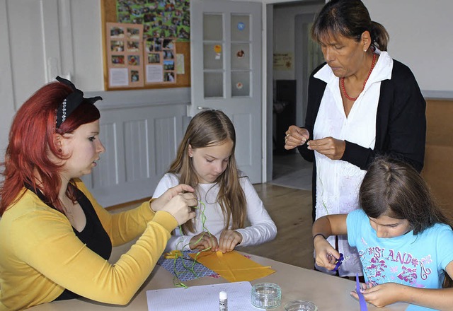 Perlenschmuck fr Ferienkinder: Organi...en Zuspruch bei der Dorfstbli-Aktion.  | Foto: Anja Bertsch