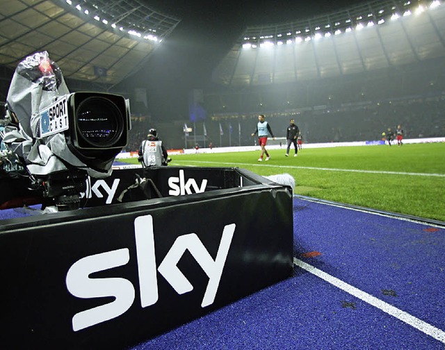 Sky bertrgt alle Spiele der Bundesliga.  | Foto: dpa
