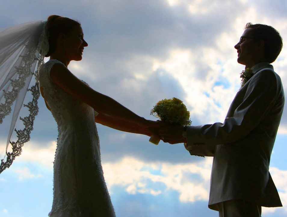 Die Hochzeit soll der sch�nste Tag im Leben sein.  | Foto: dpa