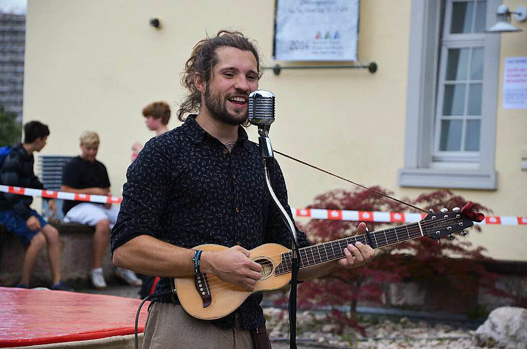 Julien Mueller (D/F) Modern Gypsy Troubadour